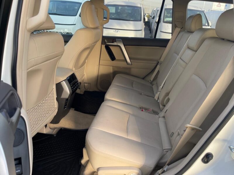 2018 Toyota Land Cruiser Prado Kakadu 2.8 Litres 4 Cylinders Diesel Engine White Beige SUV
