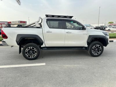 2021 Toyota Hilux SR5 Dual Cab 2.8 4 Cylinders Diesel Automatic 4x4 White Black Pickup