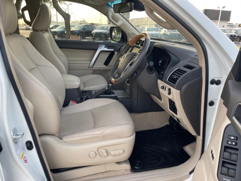 2018 Toyota Land Cruiser Prado Kakadu 2.8 Litres 4 Cylinders Diesel Engine White Beige SUV