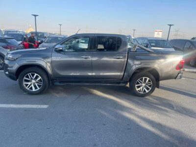 2017 Toyota Hilux SR5 Dual Cab 2.8 4 Cylinders Diesel Engine Grey Black Pickup 4WD