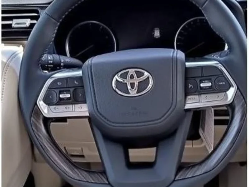 2022 Toyota Land Cruiser VXR 4.0 Litres 6 Cylinders Petrol Engine Black Beige SUV GCC