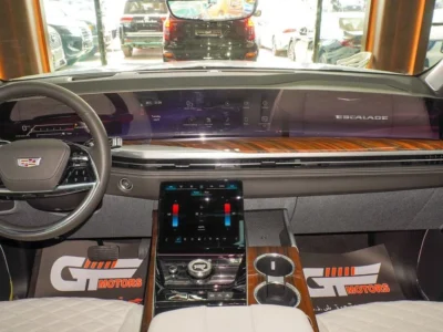 2025 Cadillac Escalade 6.2 Litres V8 Petrol Engine Black Beige SUV Automatic GCC Specs