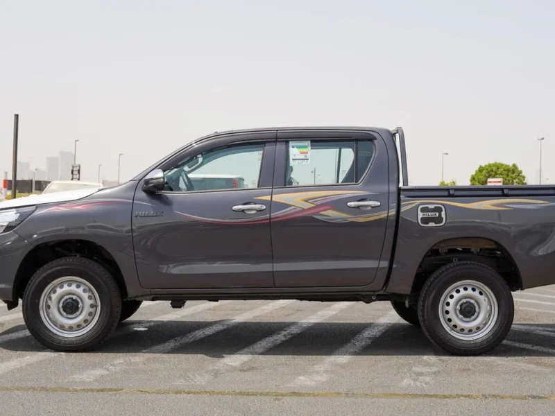 2025 Toyota Hilux 2.8-liter 4 turbocharged Diesel Engine Grey Black Pickup Truck GCC