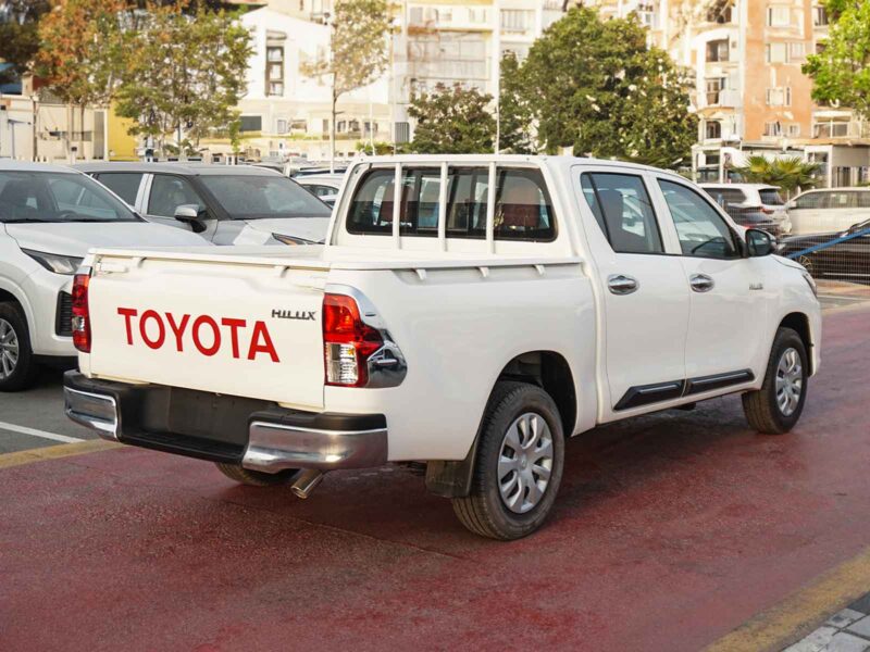 2026 Toyota Hilux Double Cab 4.0-liter V6 Petrol Engine White Red Pickup Truck 4WD