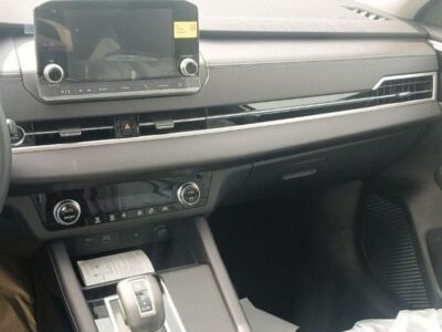 2025 Mitsubishi Outlander 2.5-liter 4-cylinder Petrol Engine Silver Black SUV GCC Specs