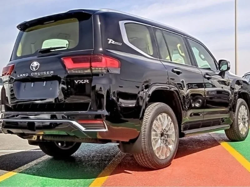 2022 Toyota Land Cruiser VXR 4.0 Litres 6 Cylinders Petrol Engine Black Beige SUV GCC