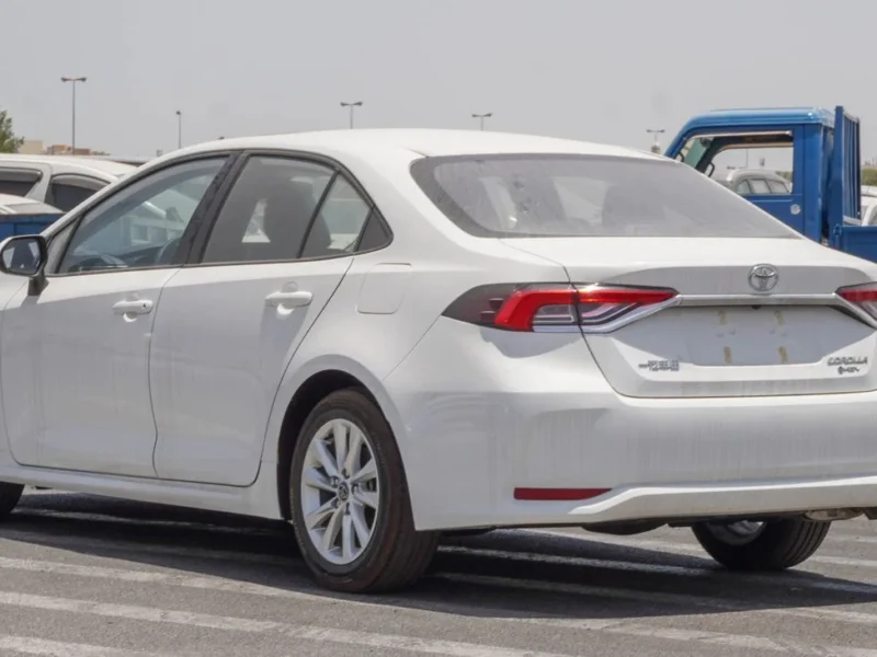 2025 Toyota Corolla 1.8 Litres 4-cylinder Hybrid Engine White Black Sedan Automatic