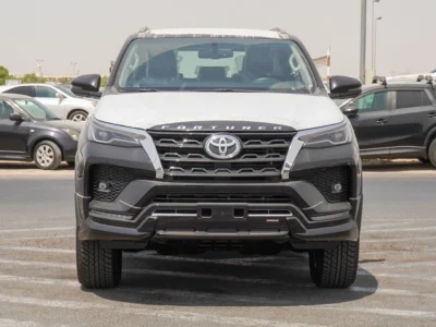 2025 Toyota Fortuner SR5 4.0-liter V6 Petrol Engine Black SUV Automatic GCC Specs