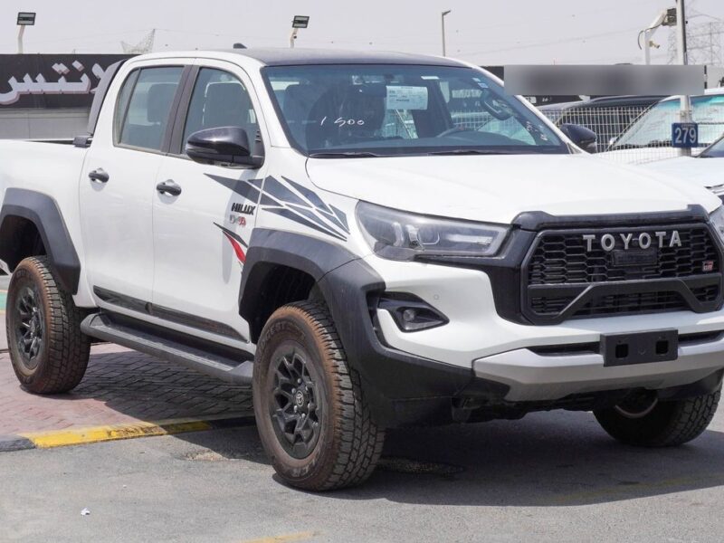 2025 Toyota Hilux GR SPORT 2.8L 4 Cylinders DIESEL Engine White Black Pickup Truck GCC