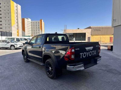 2025 Toyota Hilux Double Cab RHD 2.8L 4-cylinder Diesel Engine Black Pickup Truck