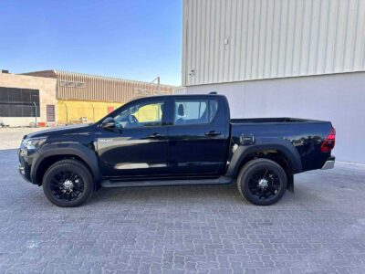 2025 Toyota Hilux Double Cab RHD 2.8L 4-cylinder Diesel Engine Black Pickup Truck
