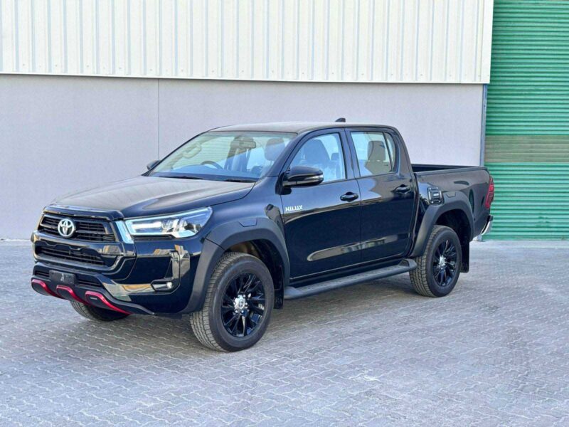 2025 Toyota Hilux Double Cab RHD 2.8L 4-cylinder Diesel Engine Black Pickup Truck