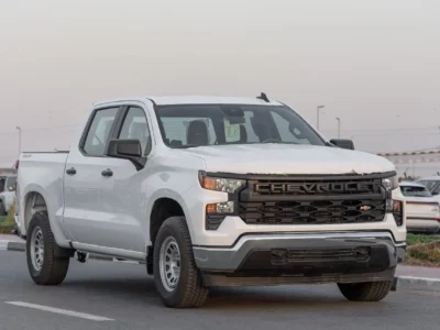2025 CHEVROLET SILVERADO V8 Petrol Engine 5.3 Litres 4WD GCC Specs White Black Pickup