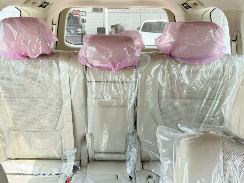 2025 Toyota Land Cruiser 300 GXR 4.0 Litres 6 Cylinders Petrol Engine White Beige SUV GCC Specs