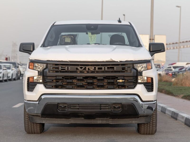 2025 CHEVROLET SILVERADO V8 Petrol Engine 5.3 Litres 4WD GCC Specs White Black Pickup