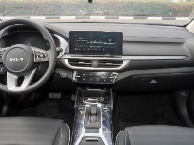 2025 Kia K3 Comfort 1.5 Litres 4 Cylinders Petrol Engine White Black Sedan Chinese Specs