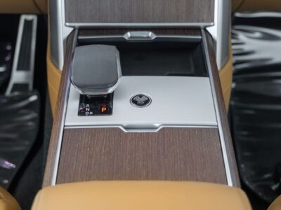 2024 Land Rover Range Rover HSE P530 4.4 Litres 8 Cylinders Petrol Engine Gold Brown SUV GCC