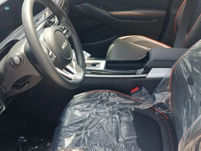2025 KIA Seltos 1.5 Litres 4 Cylinders Petrol Engine White Black SUV Automatic FWD