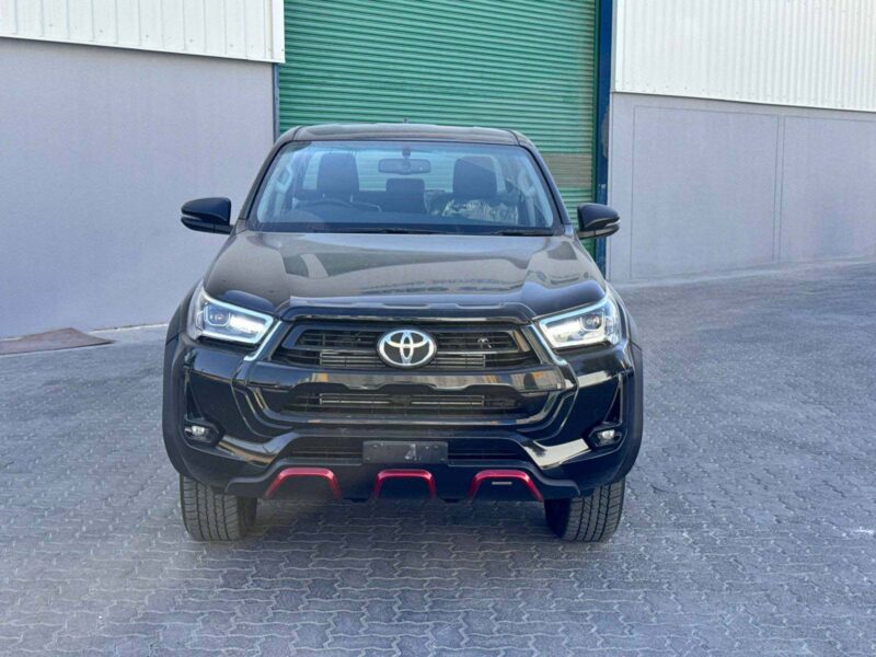 2025 Toyota Hilux Double Cab RHD 2.8L 4-cylinder Diesel Engine Black Pickup Truck