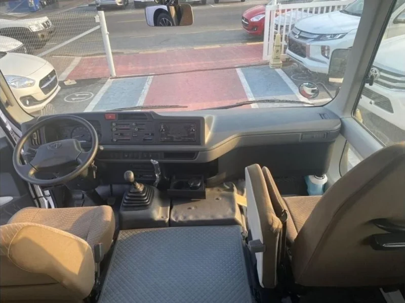 2024 Toyota Coaster 4.2L 6 Cylinders Diesel Engine 1HZ 30-Seater White Beige Bus Manual