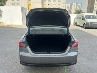 2025 Toyota Camry 2.5-liter 4-cylinder Petrol Engine Grey Beige Sedan GCC Specs