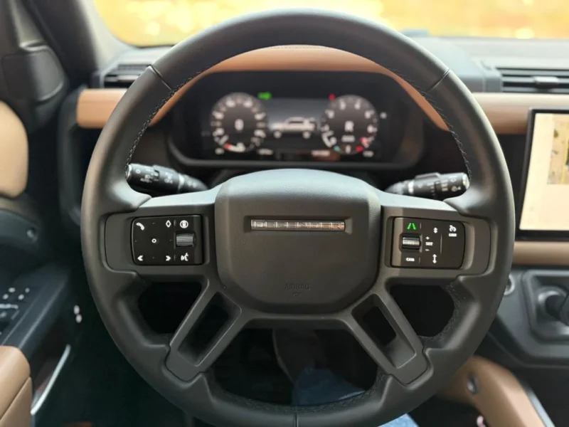 2025 Land Rover Defender P400 110 X-Dynamic HSE 3.0L turbocharged 6 Cylinders Grey Tan SUV