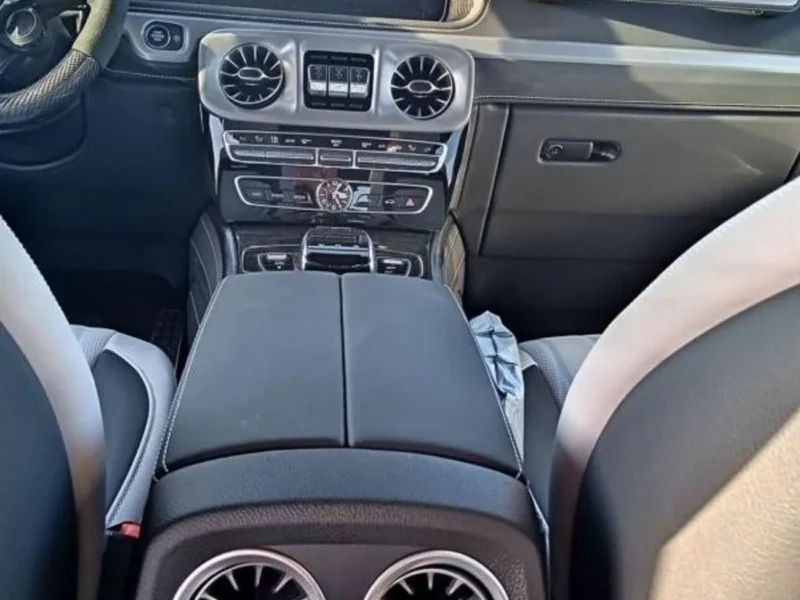 2022 Mercedes-Benz AMG G 63 4.0L twin-turbo V8 Engine Grey White SUV GCC Specs