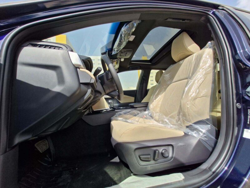 2025 Toyota Camry 2.5-liter 4-cylinder Petrol Engine Blue Beige Sedan GCC Specs