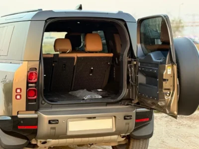 2025 Land Rover Defender P400 110 X-Dynamic HSE 3.0L turbocharged 6 Cylinders Grey Tan SUV