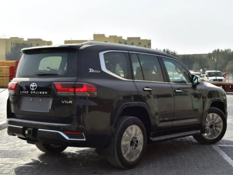 2022 Toyota Land Cruiser VXR 3.5L Twin-Turbo V6 Petrol Engine Black Red SUV GCC Specs