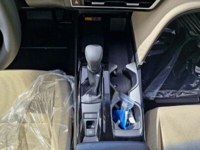 2025 Toyota Camry 2.5-liter 4-cylinder Petrol Engine Blue Beige Sedan GCC Specs