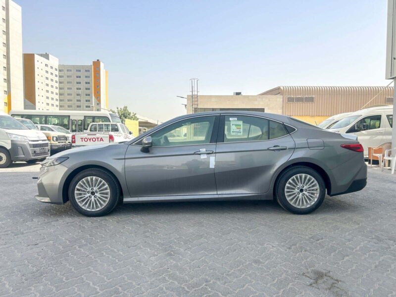 2025 Toyota Camry 2.5-liter 4-cylinder Petrol Engine Grey Beige Sedan GCC Specs