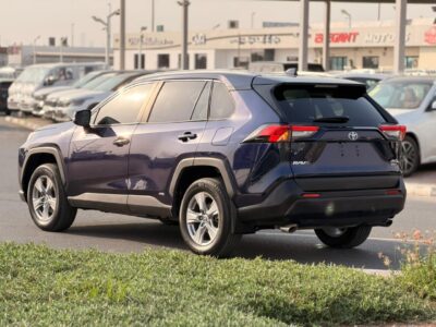 2025 TOYOTA RAV4 XLE HYBRID 2.5 Litres V4 Engine Dark Blue Black SUV AWD Canadian Specs