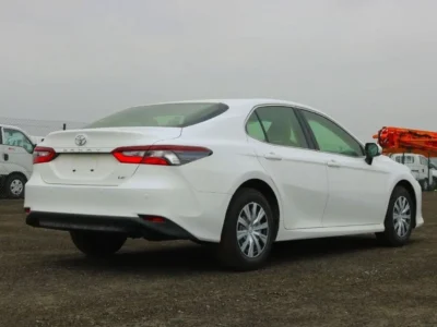 2024 Toyota Camry LE 2.5 Litres 4-Cylinder Petrol Engine White Beige Sedan Automatic