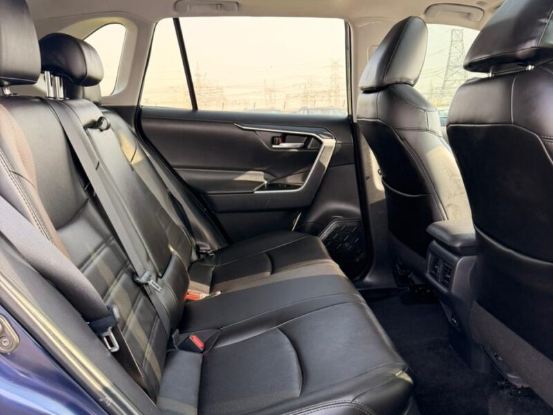 2025 TOYOTA RAV4 XLE HYBRID 2.5 Litres V4 Engine Dark Blue Black SUV AWD Canadian Specs