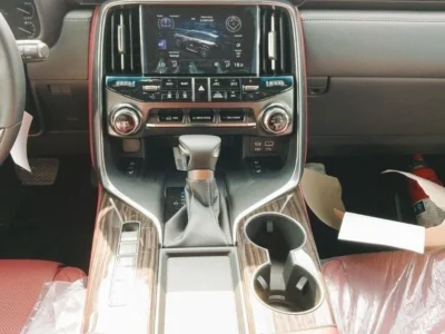 2024 Lexus LX 600 3.5-liter Twin-Turbocharged V6 Petrol Engine White Red SUV GCC Specs