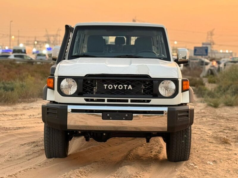 2025 Toyota Land Cruiser 70 Standard 4.0L V6 Petrol Engine White Grey SUV Manual GCC