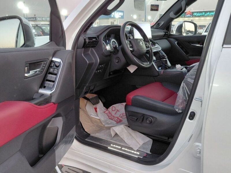 2025 Toyota Land Cruiser VXR 3.5L Twin-Turbo V6 Petrol Engine White Red SUV GCC Specs