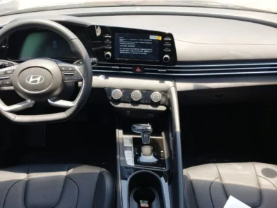 2025 Hyundai Elantra 1.5L Smartstream G 4-cylinder Petrol Engine Black Sedan Automatic