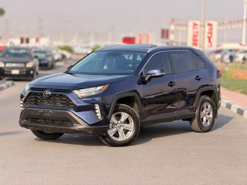2025 TOYOTA RAV4 XLE HYBRID 2.5 Litres V4 Engine Dark Blue Black SUV AWD Canadian Specs