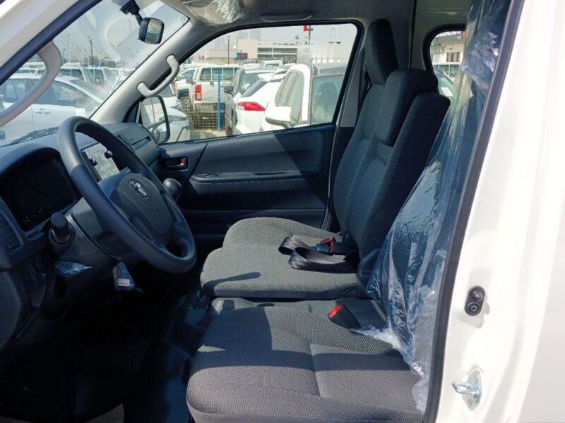 2025 Toyota Hiace High roof 2.5L Diesel MT 16-Seat 4-Cylinder Turbo White Black Van