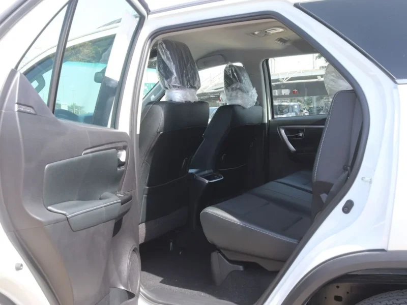 2026 Toyota Fortuner 4.0-liter V6 Petrol Engine White Black SUV GCC Specs Automatic