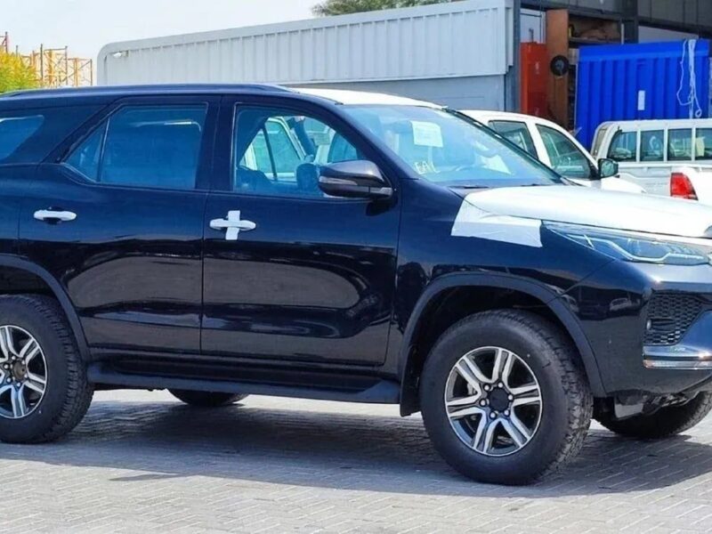 2025 Toyota Fortuner GXR 2.4-liter 4-cylinder turbocharged Diesel Engine Black SUV