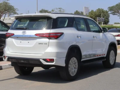 2026 Toyota Fortuner 4.0-liter V6 Petrol Engine White Black SUV GCC Specs Automatic