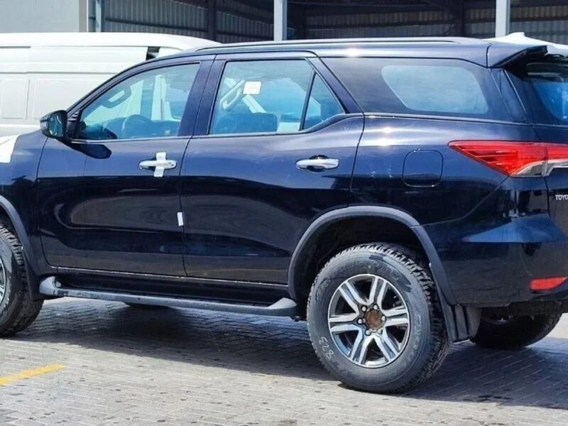 2026 Toyota Fortuner 2.7 Liters 4 Cylinders Petrol Engine Black SUV Automatic GCC Specs