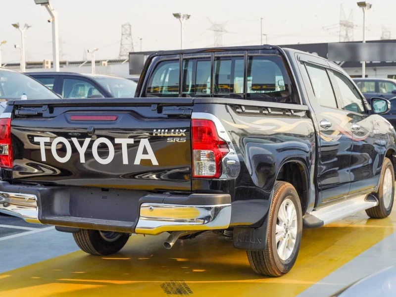 2025 Toyota Hilux SR5 2.7 Litres Petrol 4-Cylinder Engine Black Pickup Truck GCC Specs