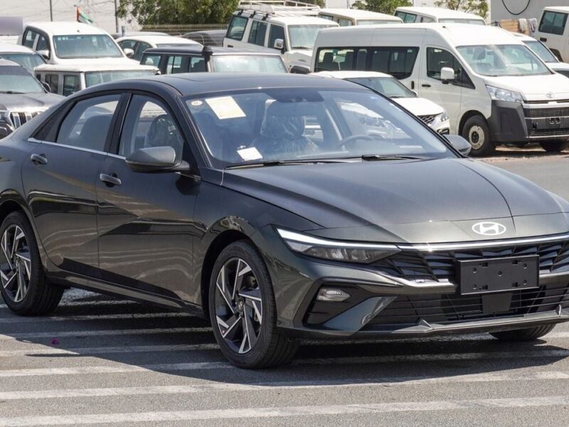 2025 Hyundai Elantra 2.0L Inline 4-cylinder Petrol Engine Green Black Sedan Automatic