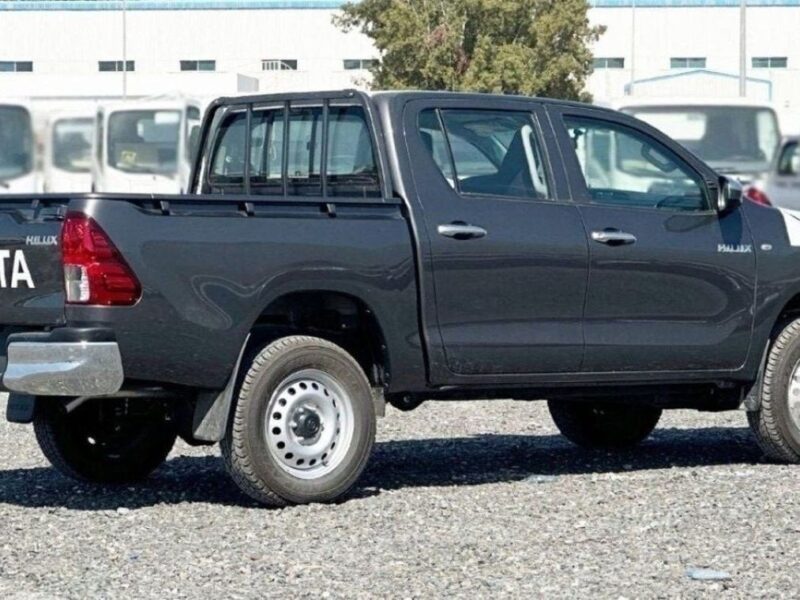 2025 Toyota Hilux 2.4 Litres 4-cylinder Turbo Diesel Engine Grey Black Pickup Truck MT