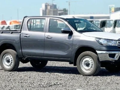 2025 Toyota Hilux 2.4 Litres 4-cylinder Turbo Diesel Engine Grey Black Pickup Truck MT