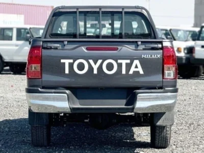 2025 Toyota Hilux 2.4 Litres 4-cylinder Turbo Diesel Engine Grey Black Pickup Truck MT